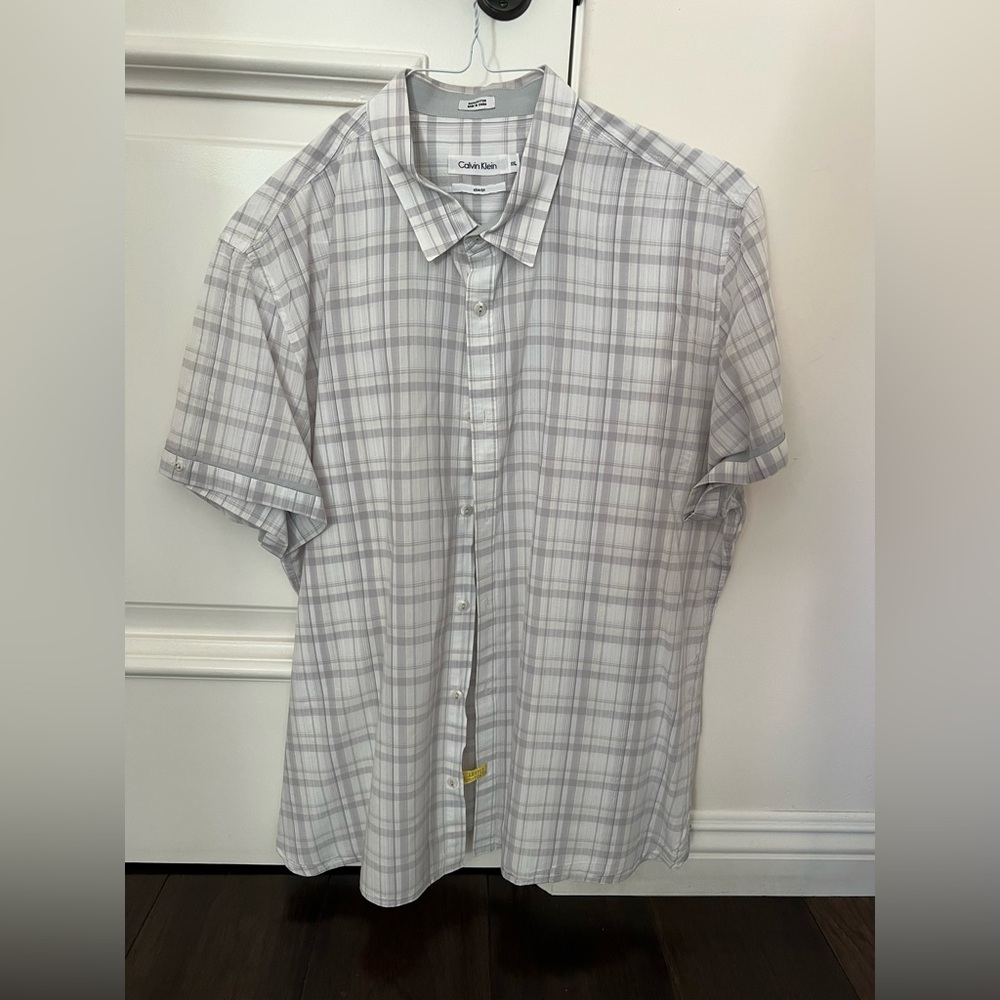 Calvin Klein Men's Gray Plaid Casual Shirt Slim Fit